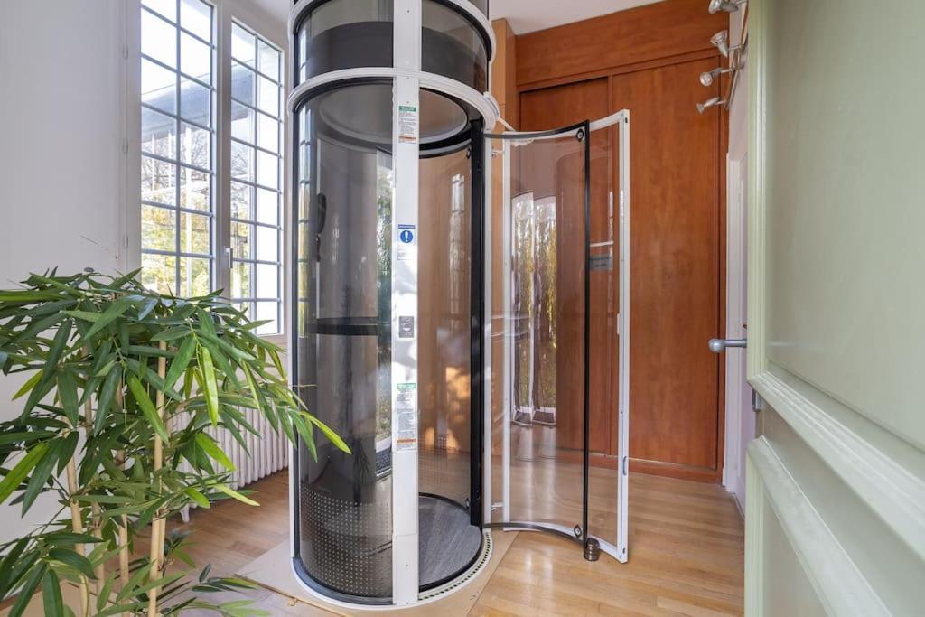 Garches Appartement De 100M2 Dans Un Parc A 20 Mn Du Centre De Paris מראה חיצוני תמונה